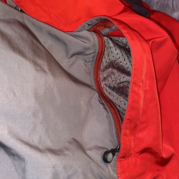 Patagonia red and gray windbreaker - Picture 11 of 11
